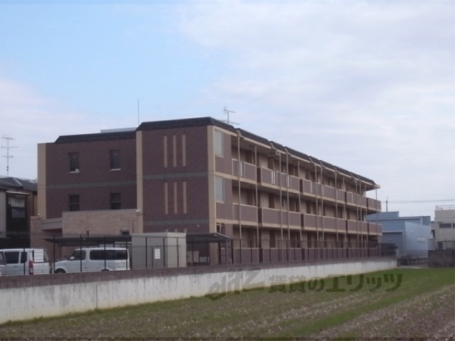京都市伏見区羽束師志水町のマンションの建物外観