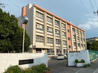 【西宮市広田町のマンションの中学校】