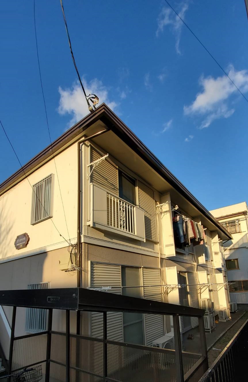 平塚市平塚のアパートの建物外観