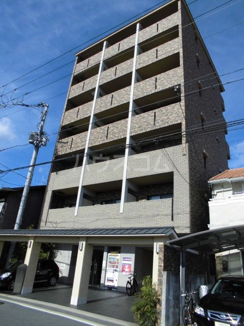 京都市中京区聚楽廻中町のマンションの建物外観