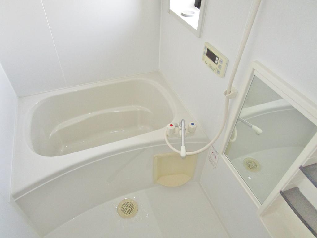 バス・シャワールーム　自動湯はり・追い焚き機能付！