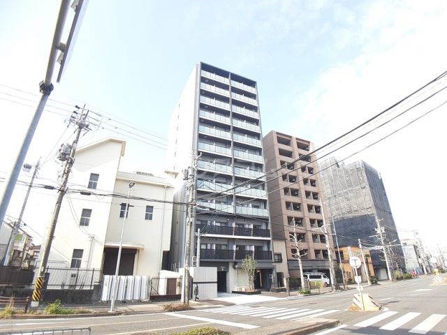 【名古屋市熱田区横田のマンションの建物外観】