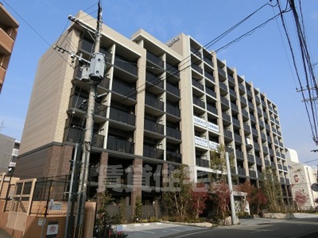 【福岡市南区塩原のマンションの建物外観】