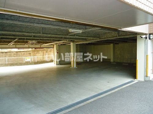 【セイント・サチの駐車場】