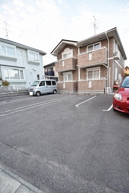 【郡山市字下亀田のアパートの駐車場】