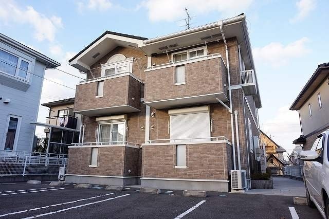 郡山市字下亀田のアパートの建物外観