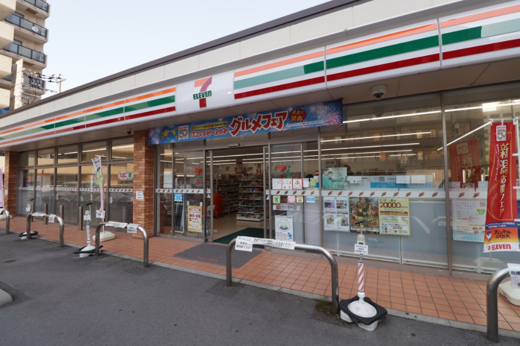 コンビニ　セブンイレブン 新潟本町通店（コンビニ）まで393m