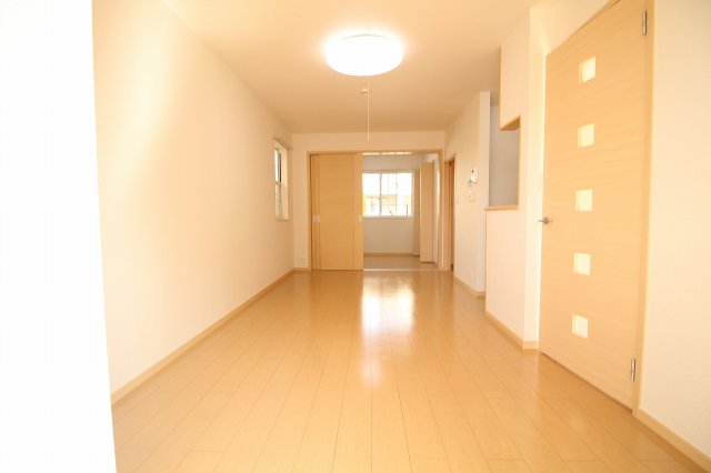 居室・リビング　こちらの居間で趣味の時間をお楽しみください