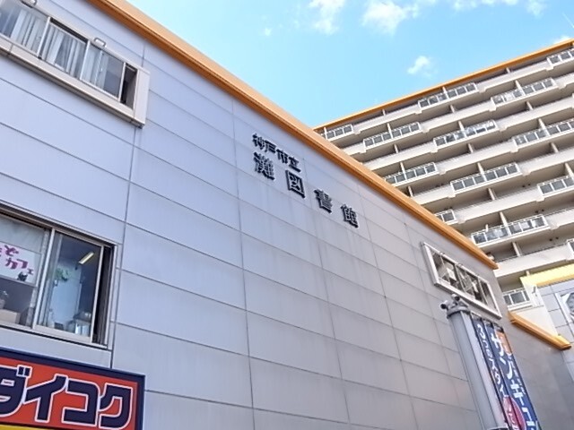 【神戸市灘区大石南町のアパートの図書館】