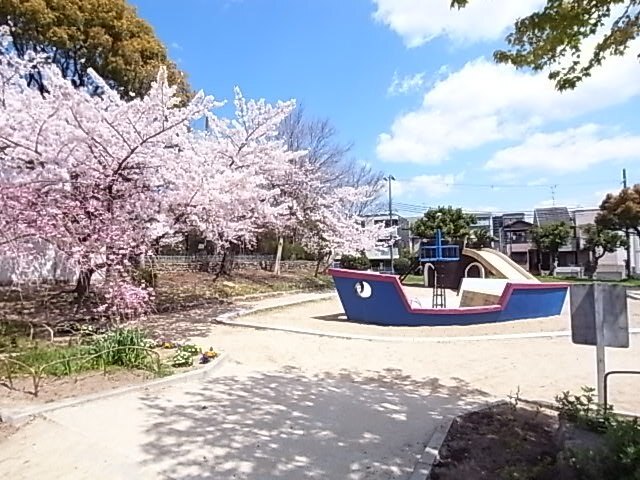 【神戸市灘区大石南町のアパートの公園】