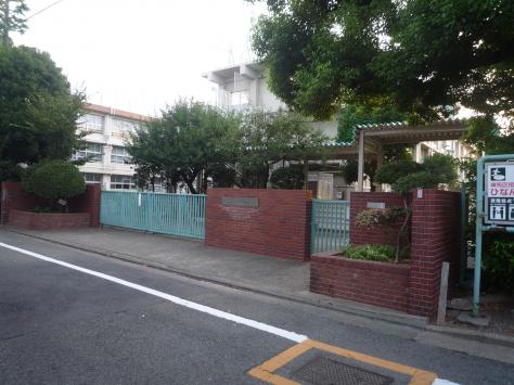 【練馬区北町のマンションの小学校】