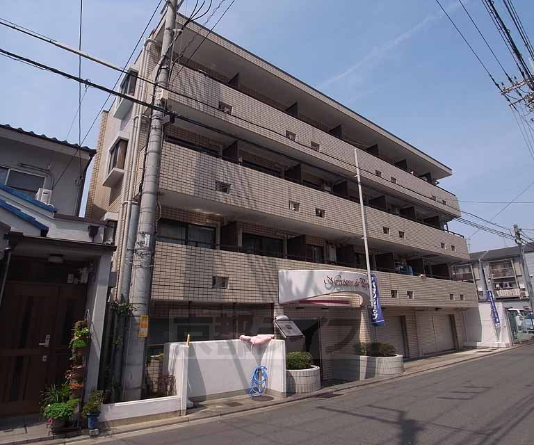 【京都市右京区西院西高田町のマンションの建物外観】