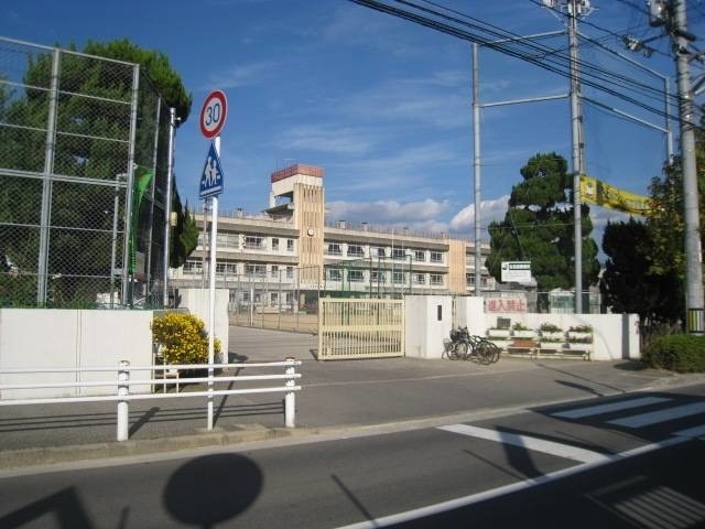 【広島市安佐南区山本のマンションの小学校】