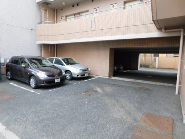 【なかよしマンション片原町の駐車場】