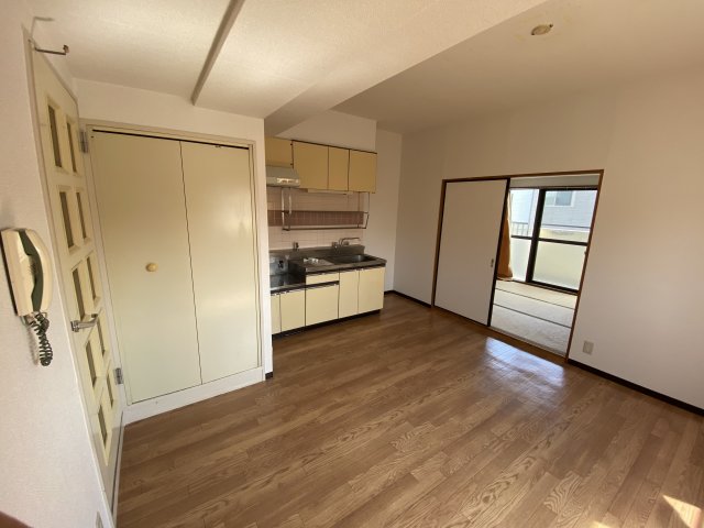 居室・リビング　※代表的な内装写真を掲載しております。