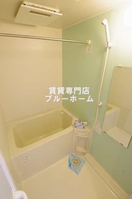 バス・シャワールーム　浴室乾燥機機能付きのお風呂です！