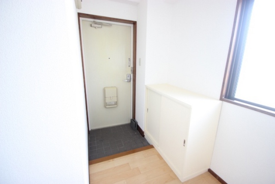 玄関　※別部屋の写真です