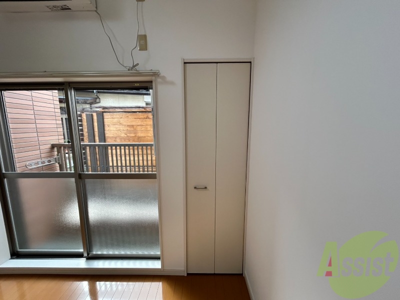 収納　収納はこちらのクローゼットをお使いください。