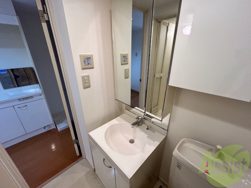 洗面設備　洗面台は独立しています。朝の身支度はこちらでどうぞ