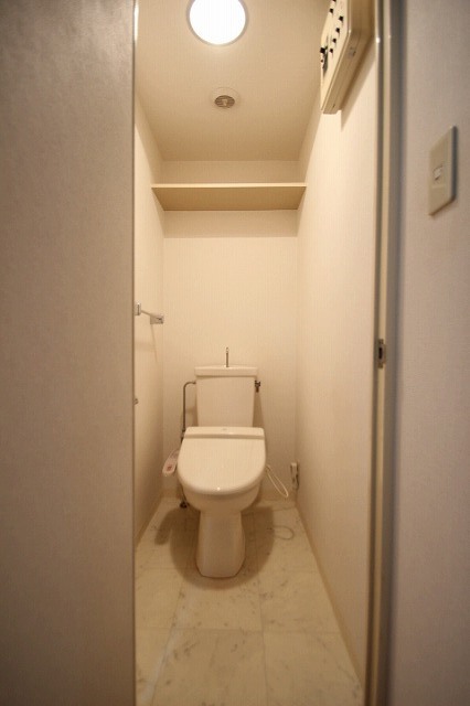 トイレ　別号室の写真です