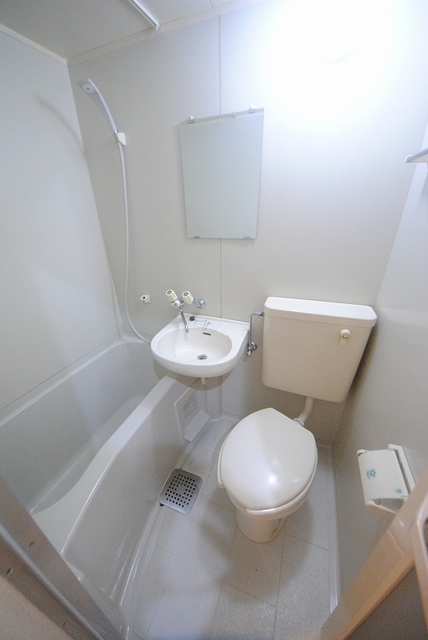 バス・シャワールーム　写真は２０３号室