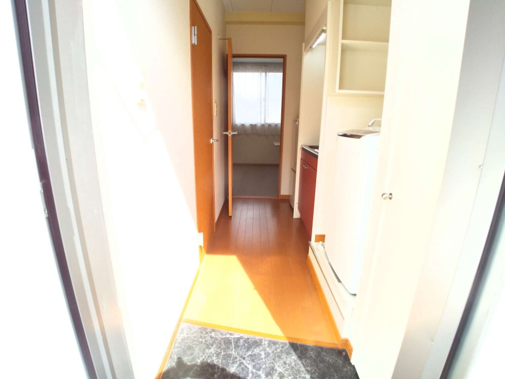 玄関　玄関ドアは防犯サムターン設置