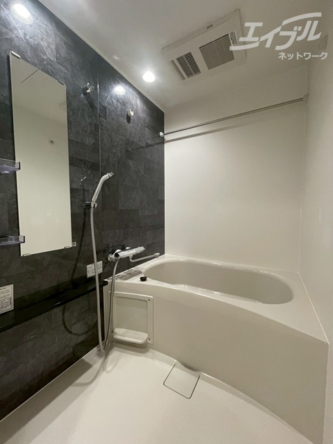 バス・シャワールーム　浴室乾燥機付き