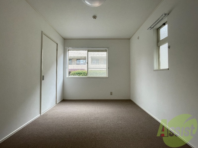 その他部屋・スペース　こちら寝室に使えそうな６帖の洋室になります。