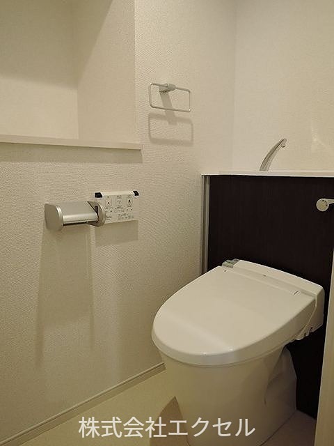 トイレ　温水洗浄便座です。