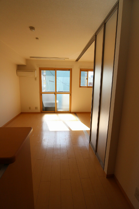 居室・リビング　お写真準備中です。同物件別号室をご参照ください。