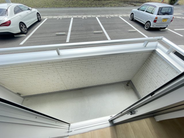 バルコニー　バルコニーからの眺めを楽しみながら食事をしませんか