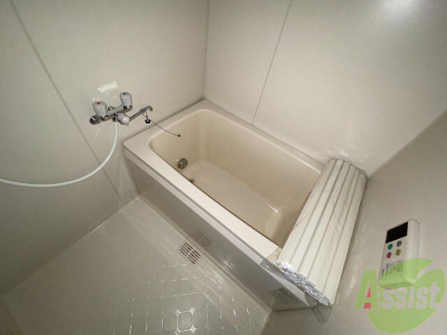 バス・シャワールーム　浴室はこちらのユニットバスになります、追い焚き機能付きですよ