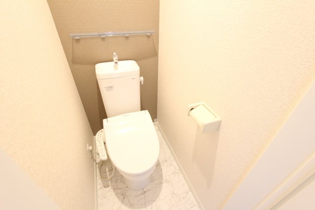 トイレ　同タイプ参考写真です。