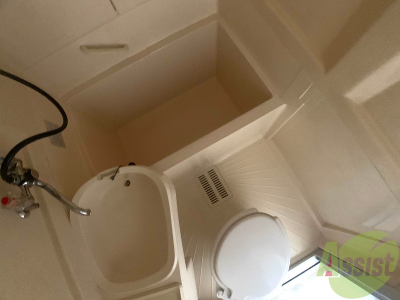 バス・シャワールーム　ユニットバスです。疲れを癒すのに欠かせませんね！