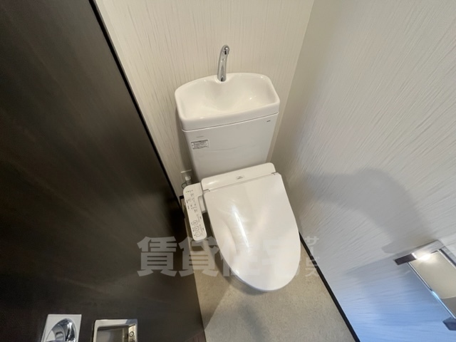 地下鉄谷町線 中崎町駅 徒歩7分 15階建 築2年のトイレ写真