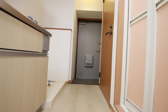 玄関　※別室の参考写真の為、現況優先です。