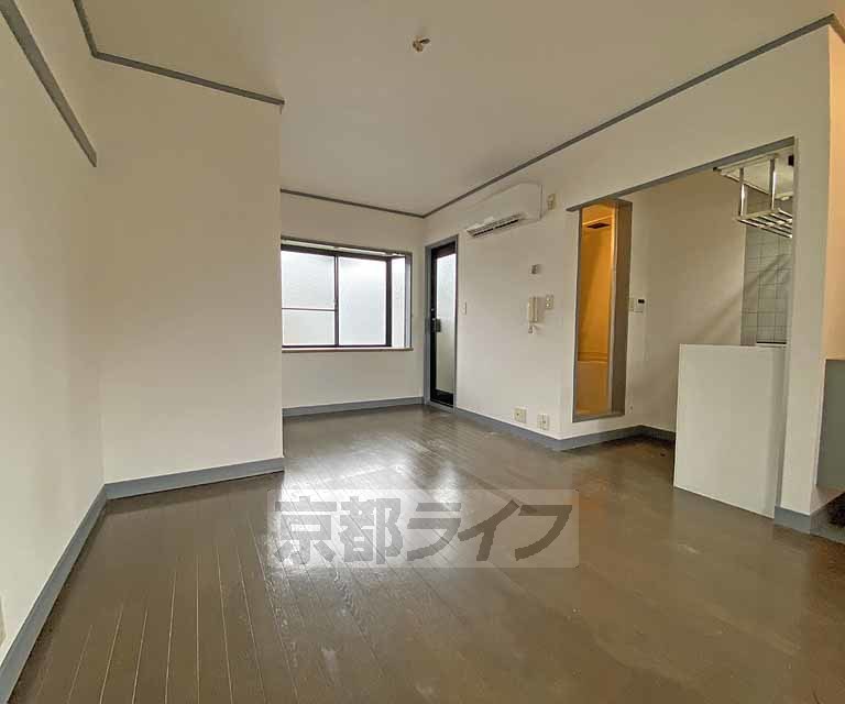 居室・リビング　最上階、角部屋です。北大路通りから少し南の閑静な住宅街...