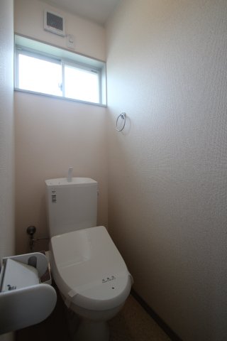 トイレ　温水洗浄便座です