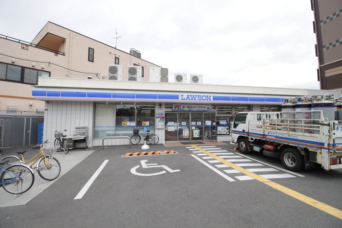 コンビニ　ローソン（コンビニ）まで300m