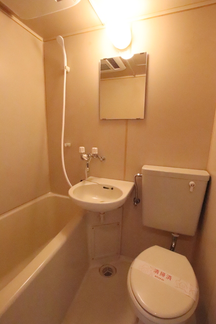 バス・シャワールーム　３点ユニットバスです♪