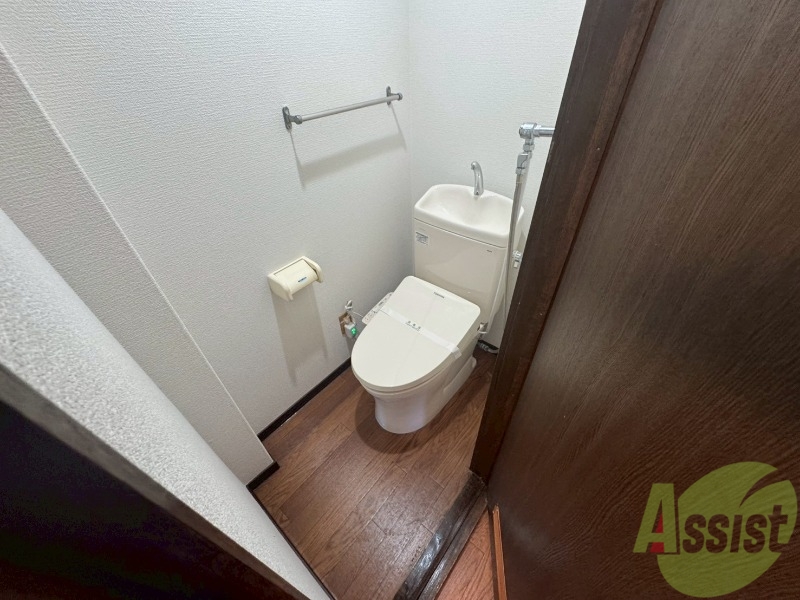 トイレ　こちらはトイレです。清潔感があり、安心して使用できます。