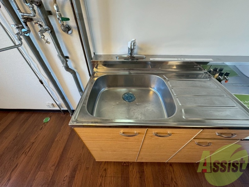 洗面設備　キッチンのシンクはピカピカで掃除意欲が湧いてきそう！