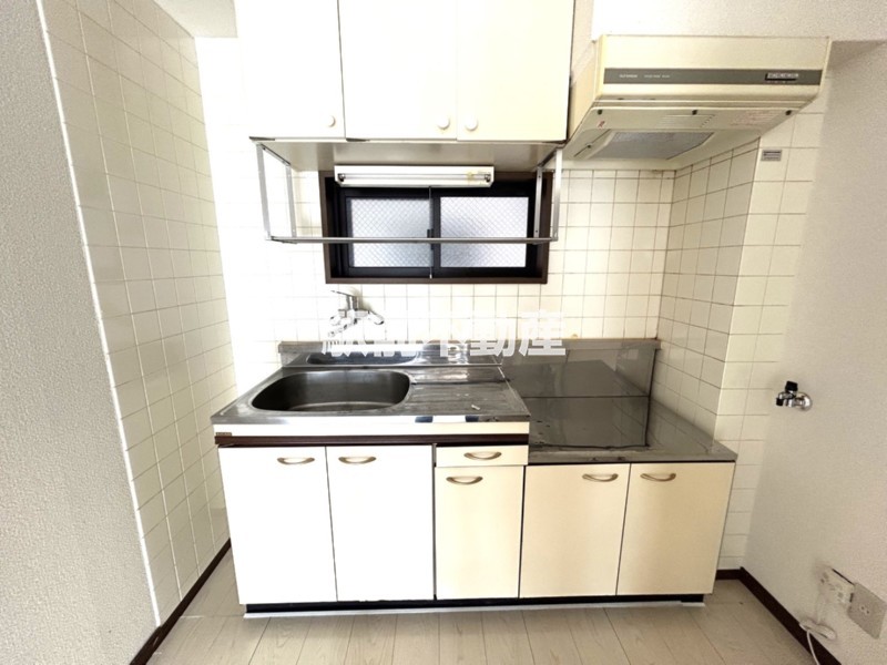 キッチン　窓付きのキッチンです♪