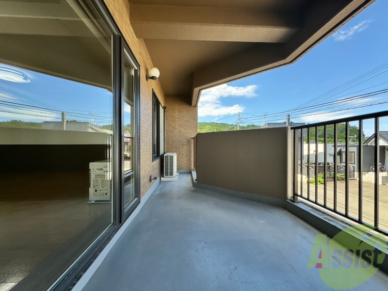 バルコニー　こちらはバルコニーです！洗濯物もよく乾きそうです。