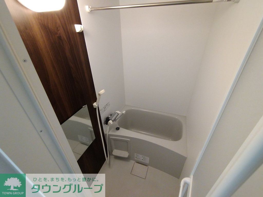 バス・シャワールーム　鏡・浴室乾燥機（暖房機能無）付きで快適です♪