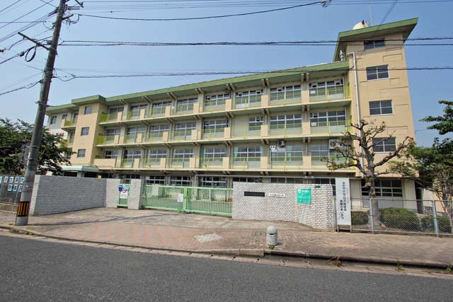 小学校　北九州市立千代小学校（小学校）まで422m