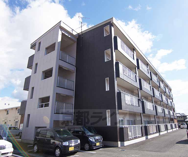 建物外観　パリッと綺麗な外観ですね。