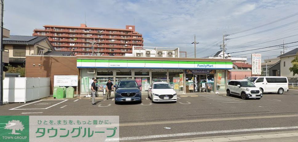 コンビニ　ファミリーマート中小田井三丁目店（コンビニ）まで640m
