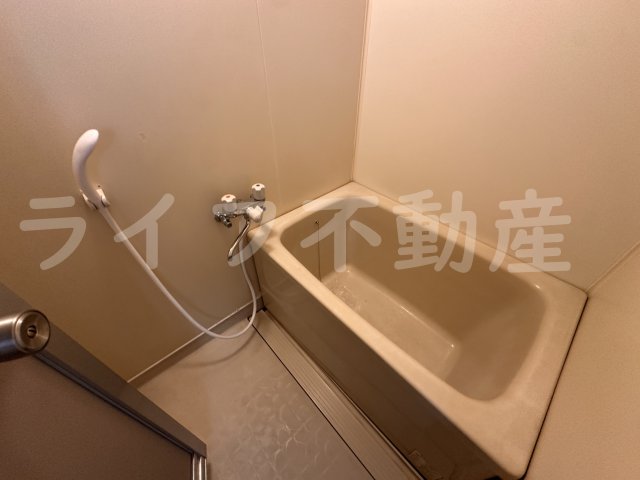 バス・シャワールーム　コンパクトで使いやすいお風呂です