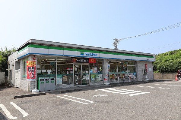 コンビニ　ファミリーマート 牧之原地頭方店（コンビニ）まで2540m